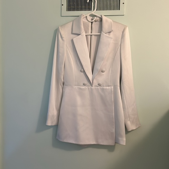 ALICE + OLIVIA
Mayra wrap-effect satin-crepe playsuit size 4 - Picture 5 of 12